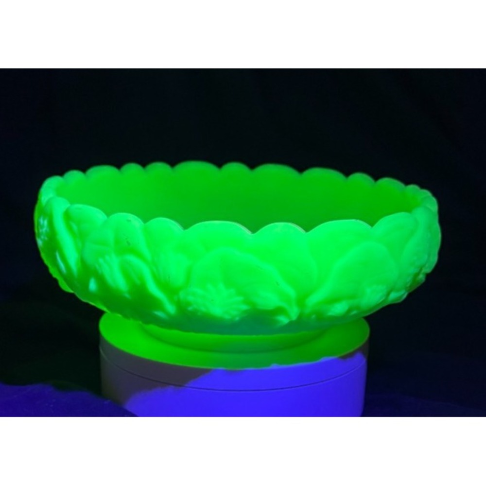 Vintage 1970s FENTON Green Satin Uranium Glass Water Lily Low Bowl 8.5"